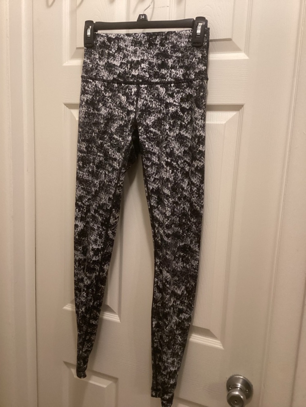 Lululemon leggings size 6